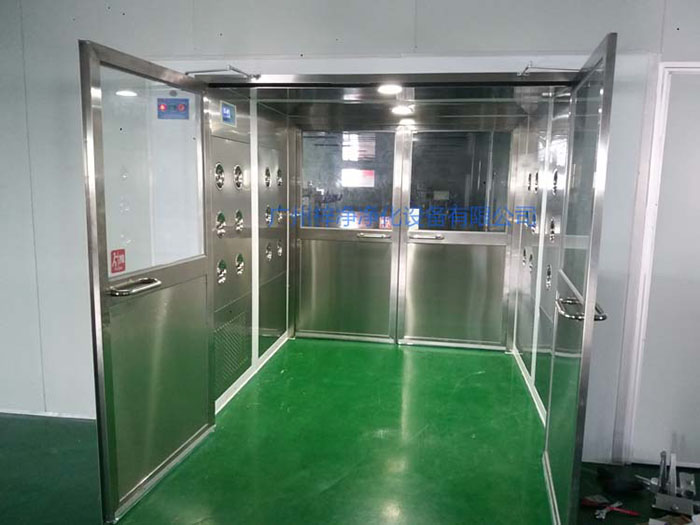 貨淋室又稱為貨淋通道，貨淋設(shè)備，貨物風(fēng)淋室