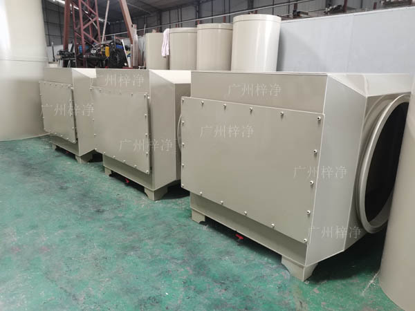 PP活性炭吸附箱又名活性炭吸附塔主要是利用過濾以及吸附法將廢氣中的有機(jī)物質(zhì)去除。